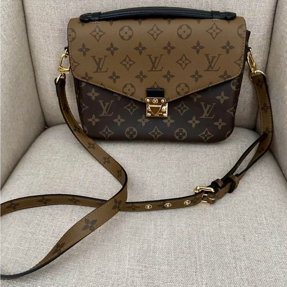 Louis Vuitton Pochette Metis Reverse Monogram
